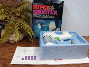 Vintage Complete Wear-Ever Super Shooter Electric Spritz Cookie Press Gun Missing 1