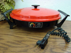 Vintage West Bend #5388 Non-Stick Pizza Baker Griddle Grill w/ Lid Variable Temperature