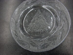 16 pc Service for 4 Clear Glass Embossed Arcoroc Holly Tree Bowls Plates Mugs Christmas Holly