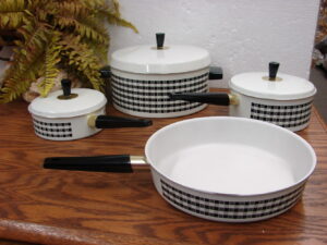 7 Pc Set Vintage Chilton Aluminum Cherish Black White Gingham Checker Pots Pans Skillet
