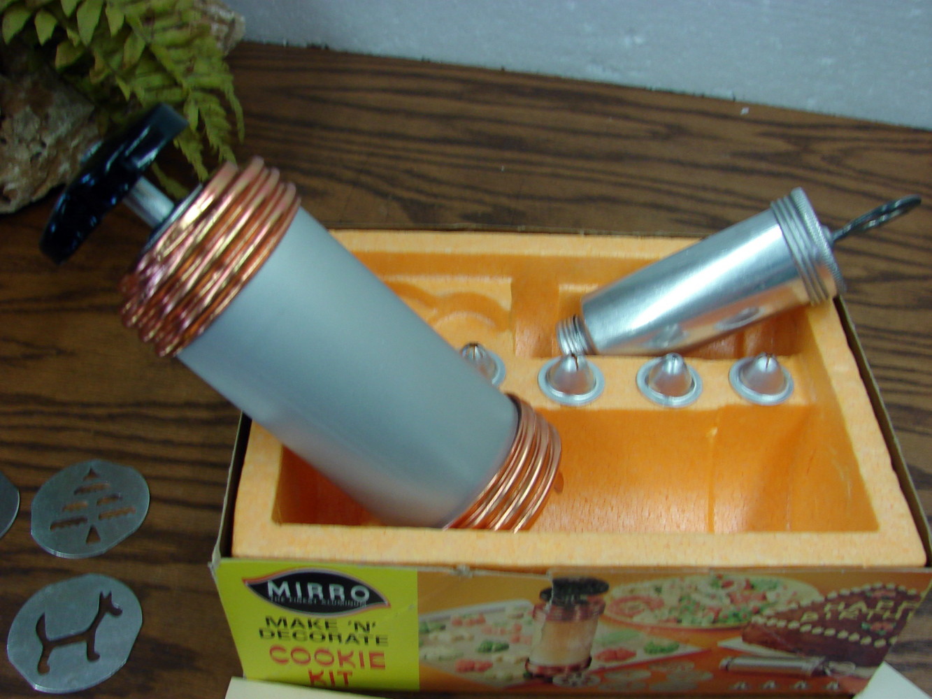 Complete Vintage Mirro #0355-22 Spritz Cookie Press & Decorating Set in Original Box - Image 2