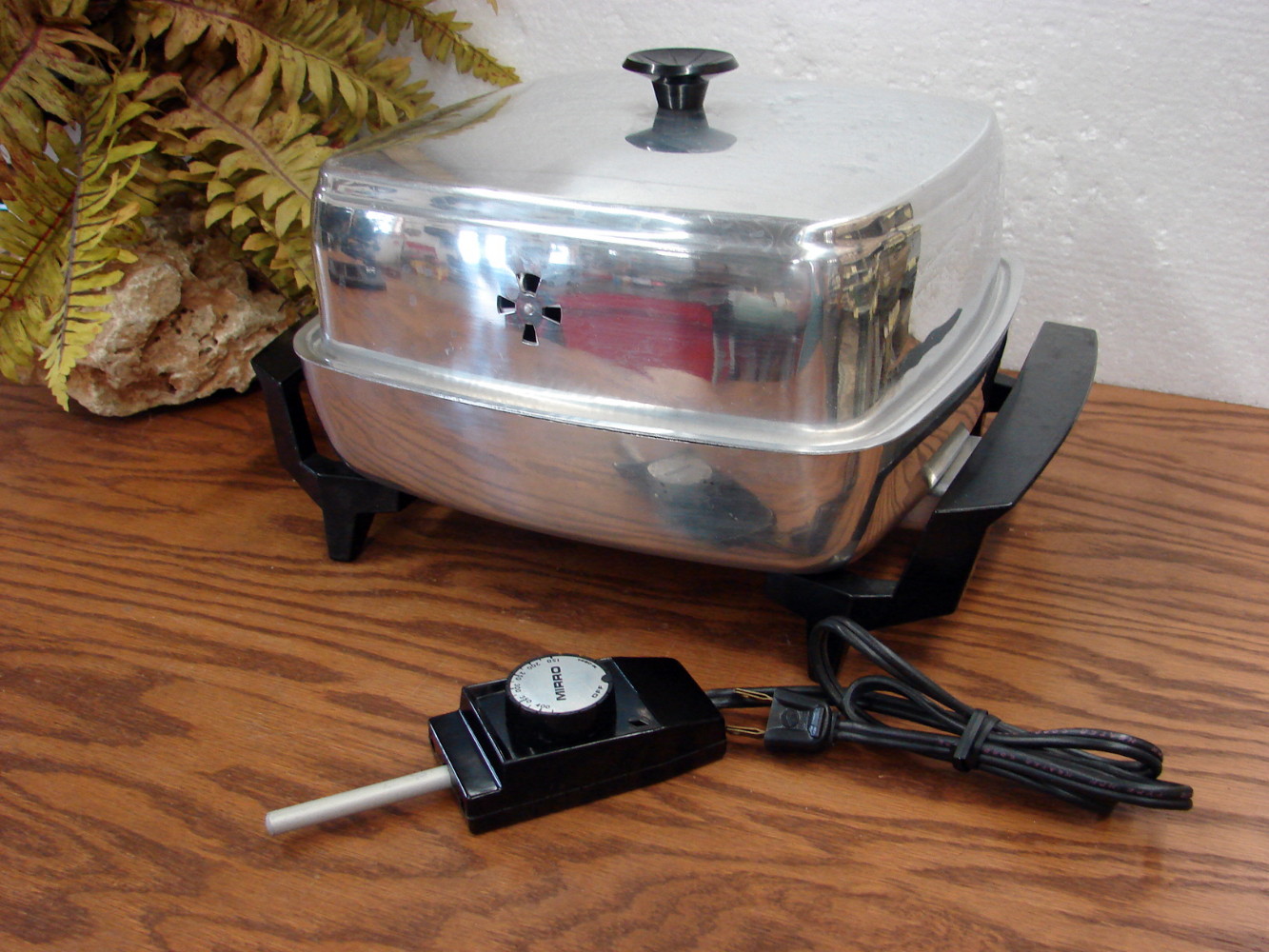 Vintage Mirro-Matic Electric Buffet Server Chicken Frying Pan w/ Lid M-0272 Tested Working