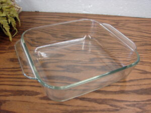 New pyrex Clear Square Dish Cake Brownie Pan #222-8 2 Quart Handled