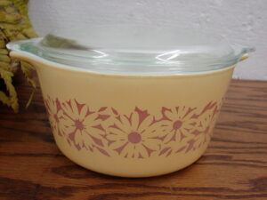Vintage PYREX Daisy Silhouette #473 Casserole with Lid Designer Collection as is
