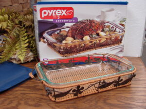 NIB Leaf Flower Berry pyrex 3 Pc Serveware Set 9 x 13 Baking Dish Pan Lid and Serving Carrier