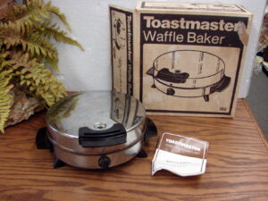 Vintage Non Stick Toastmaster Electric Waffle Maker Chrome Round Art Deco #252 w/ Box