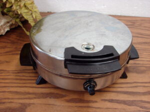 Vintage Non Stick Toastmaster Electric Waffle Maker Chrome Round Art Deco #252