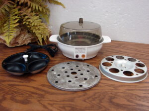 Vintage Used West Bend Electric Automatic Egg Cooker #86618 Easy Poach Boil