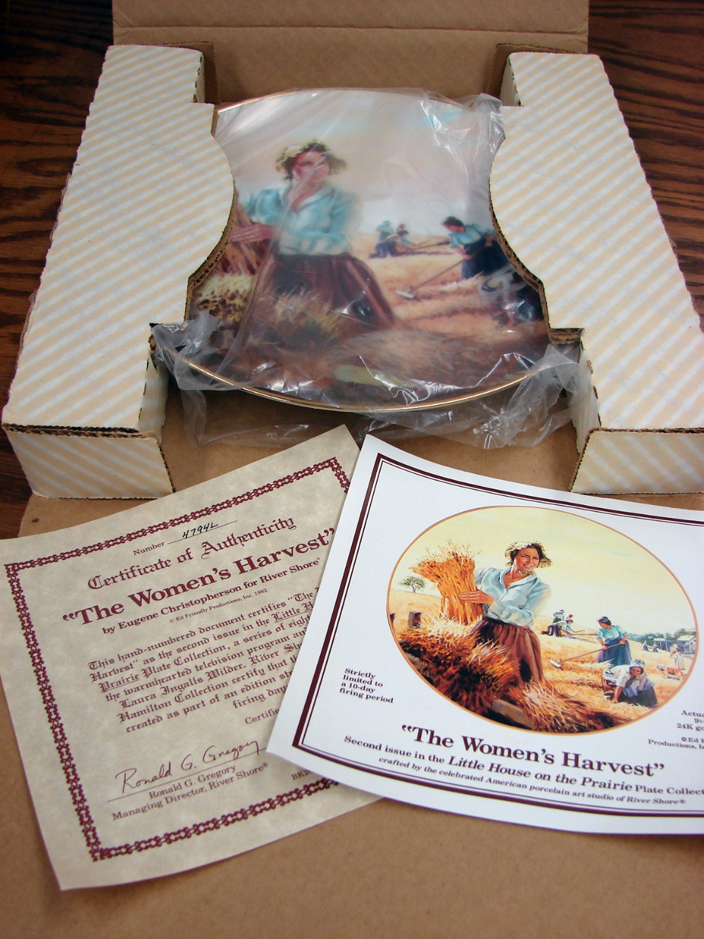 Women's Harvest Little House On The Prairie Collectors Plate #4794L w/ Certificate Box