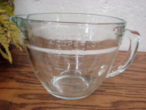 Anchor Hocking Clear Glass 4 Cup Measuring Cup Batter Bowl 1 Quart w/ Spout