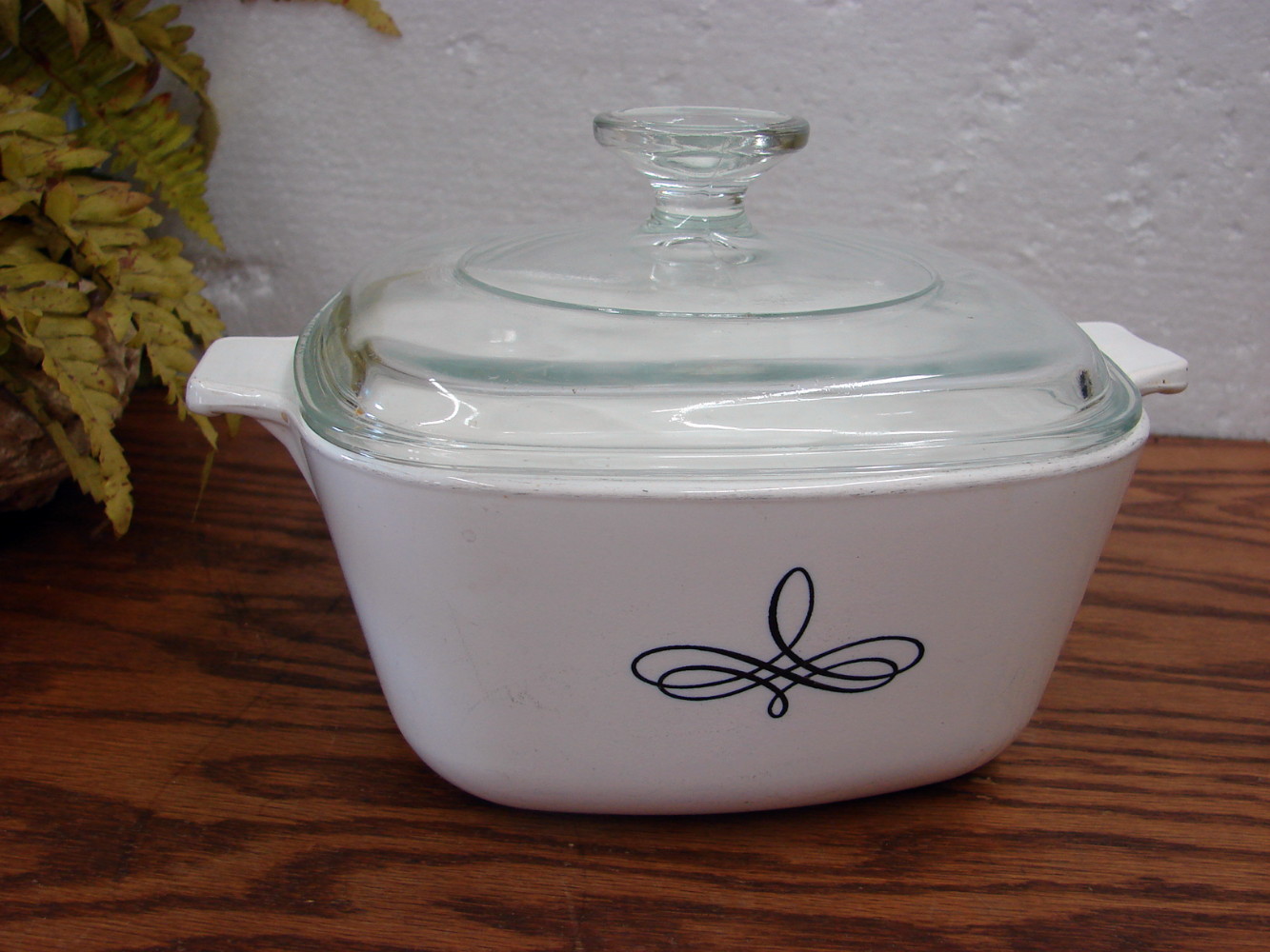 Vintage Corning Ware Trefoil Casserole 1 3/4 Liter w/ PYREX Lid