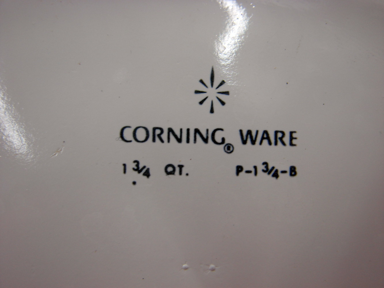 Vintage Corning Ware Trefoil Casserole 1 3/4 Liter w/ PYREX Lid - Image 2