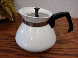 Vintage 6 Cup Corning Ware P-204 All White Carafe Teapot Coffee Tea Server Metal Lid