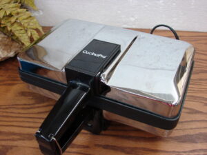 Electric Cucina Pro 220-03 Krumkake Baker Authentic Waffle Cookie Iron Pizzelle 4 at Once