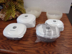 11 pc Set Food Saver Vacuum Seal Medium Large Canisters Like New White Lids