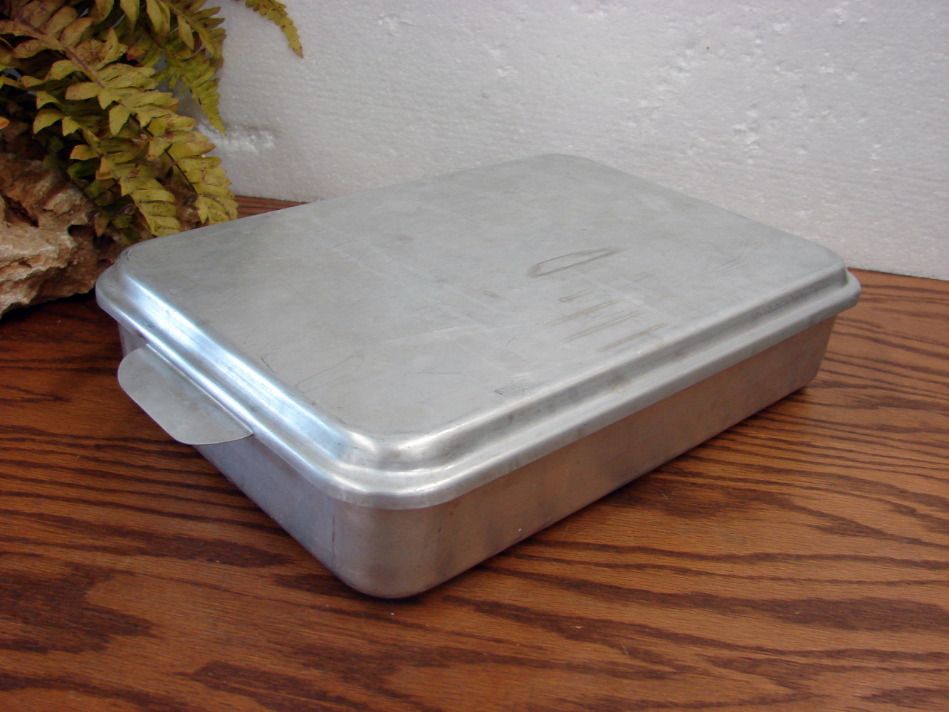Vintage Well Loved Mirro Aluminum Handled Snap on Lid Cake Pan Baking Lasagna 9 x 13"