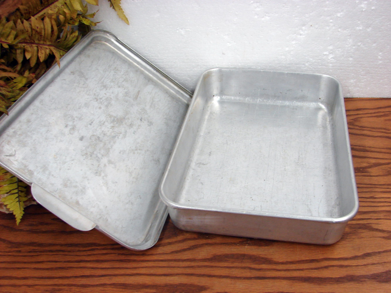 Vintage Well Loved Mirro Aluminum Handled Snap on Lid Cake Pan Baking Lasagna 9 x 13" - Image 2