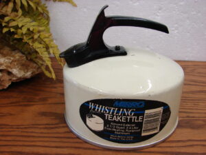 Vintage Retro Mirro Whistling Teakettle Teapot Almond Enamel Coating 2 1/2 Quart w/ Label