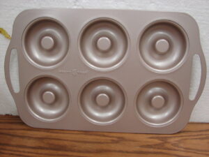 Nordic Ware Heavy Duty Six Section Donut Shaped Baking Pan Like New