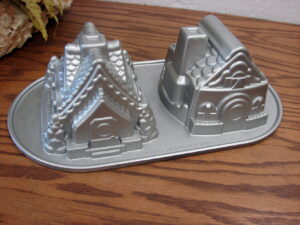 Scandinavian Nordic Ware Heavy Duty Gingerbread Cottages Duo Mold Cake Pan