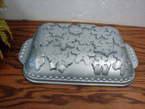 Nordic Ware Non Stick Snowflake Silver/Black Pan Heavy Duty Cast Aluminum