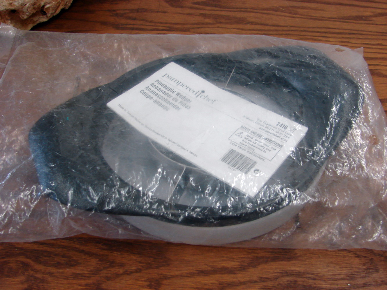 Brand New Pampered Chef Pineapple Corer Wedger Cutter #2416