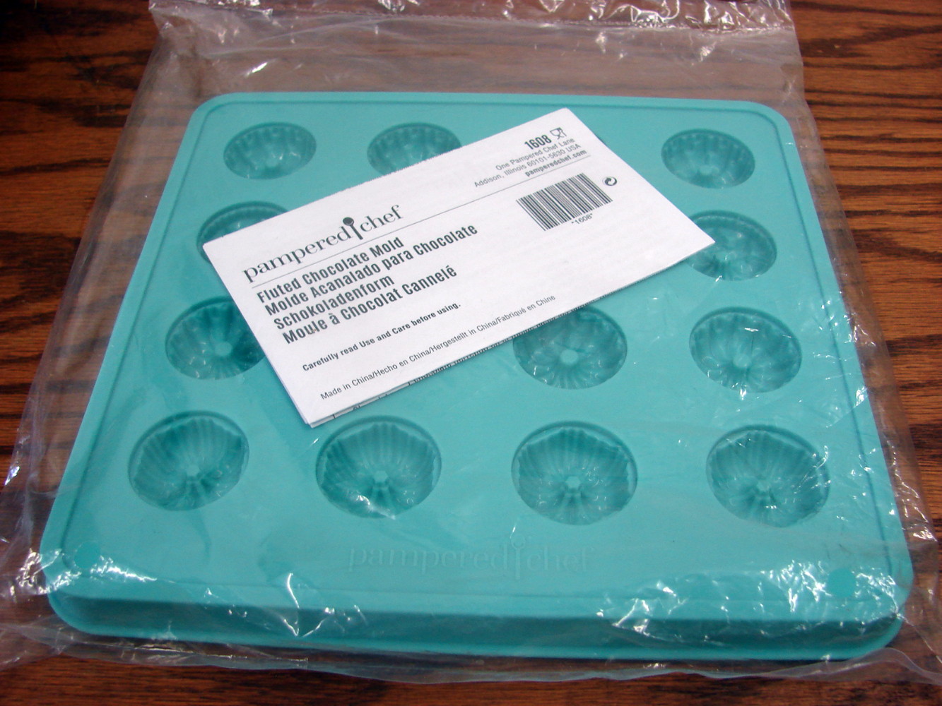 Brand New Pampered Chef Fluted Silicone Chocolate Mold #1608