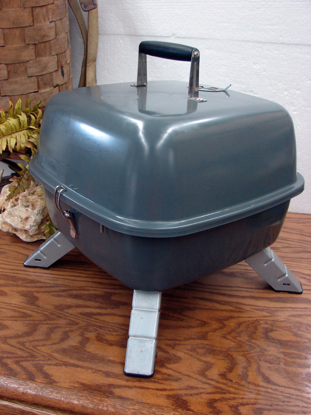 Lightly Used Pampered Chef #2719 Electric Charcoal BBQ Grill Portable Camping