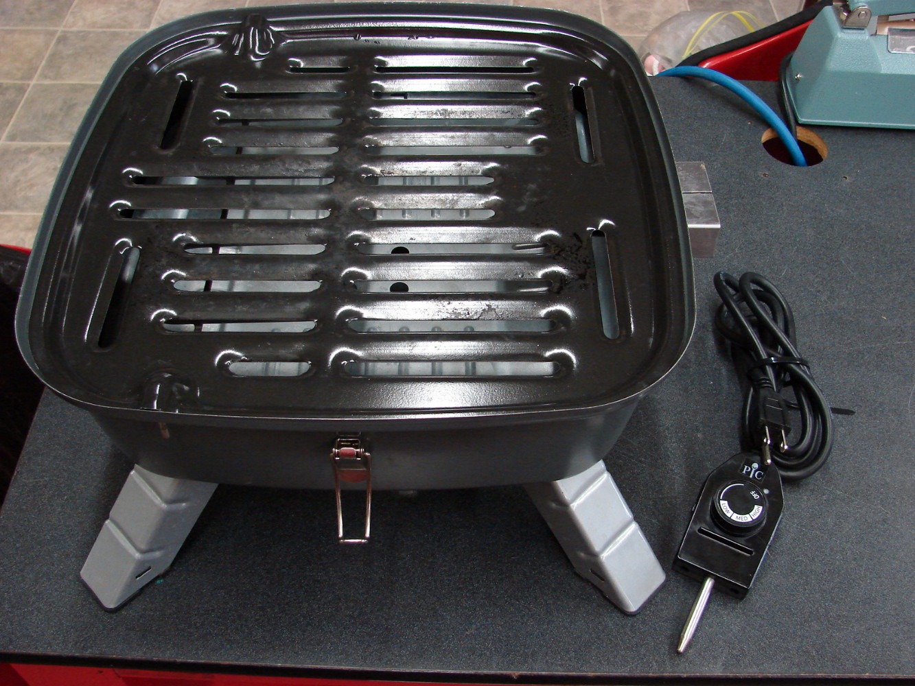 Lightly Used Pampered Chef #2719 Electric Charcoal BBQ Grill Portable Camping - Image 2