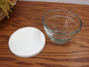 Pampered Chef Glass Prep Measuring Bowl w/ Lid 2 1/2 Cup