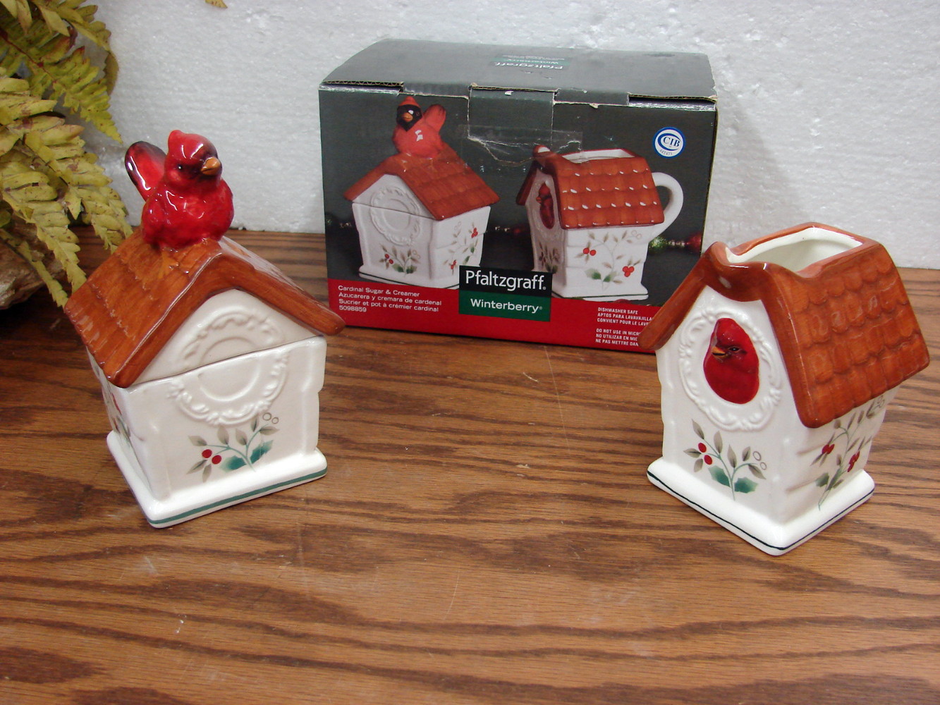 Brand New Pfaltzgraff Winterberry Cardinal Bird House Creamer Sugar Set in Box