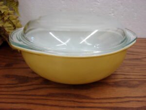 Vintage PYREX #024 Pineapple Mustard Yellow 2 Qt Round Baking Dish w/ #684 Flat Lid