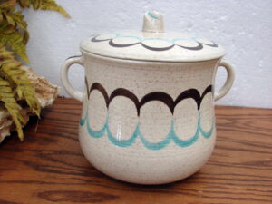 Vintage MCM Red Wing Pottery Two Step Bean Pot w/ Lid