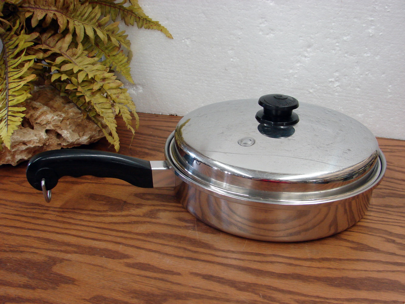 Vintage SaladMaster 10 1/2" Stainless Steel Skillet Fry Pan w/ Vapor Lock Lid Egg Poacher #810 - Image 2
