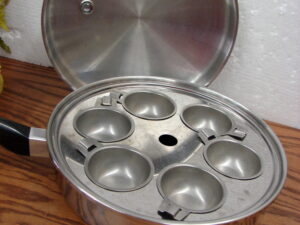 Vintage SaladMaster 10 1/2" Stainless Steel Skillet Fry Pan w/ Vapor Lock Lid Egg Poacher #810