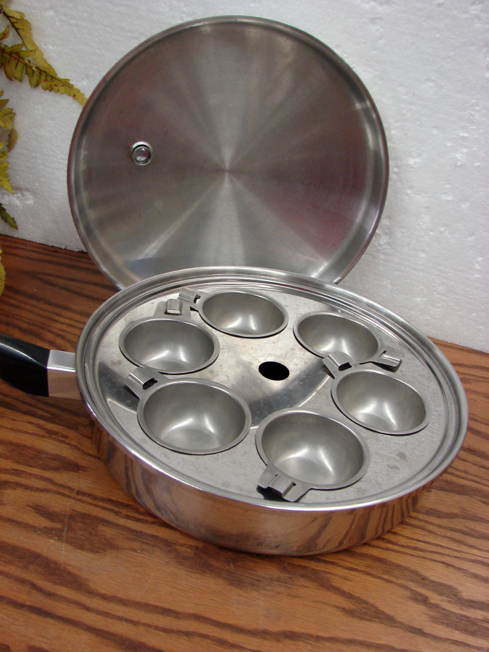 Vintage SaladMaster 10 1/2" Stainless Steel Skillet Fry Pan w/ Vapor Lock Lid Egg Poacher #810