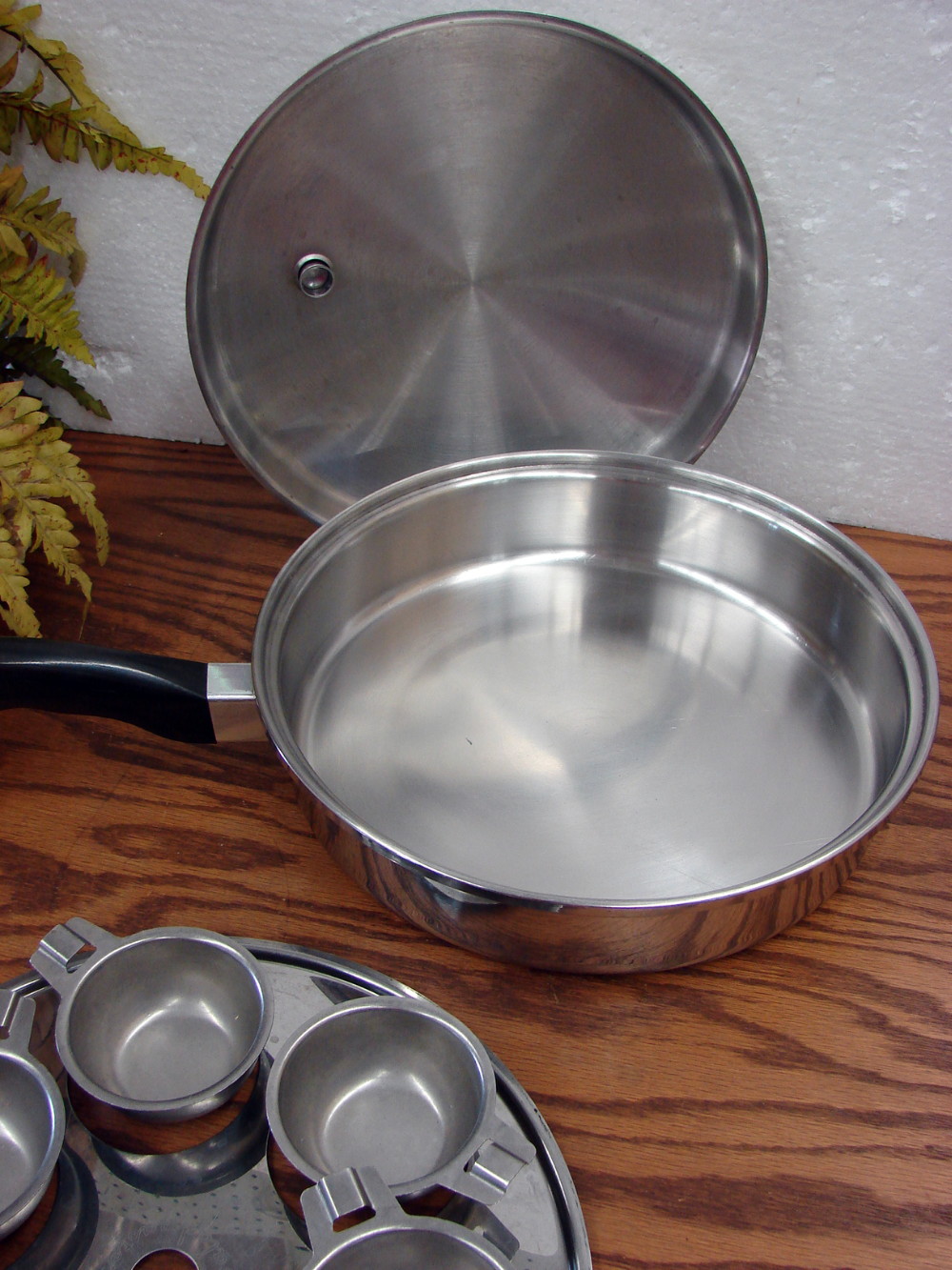 Vintage SaladMaster 10 1/2" Stainless Steel Skillet Fry Pan w/ Vapor Lock Lid Egg Poacher #810 - Image 4