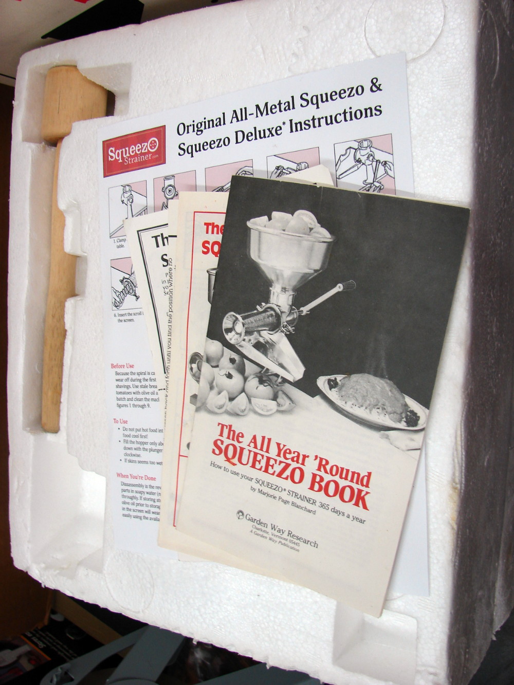 Vintage The Original All Metal Squeezo II Strainer Juicer Garden Way Hand Crank - Image 4