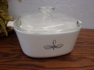 Vintage Corning Ware Black Trefoil 2 1/2 Quart Casserole w/ Pyrex Lid as is
