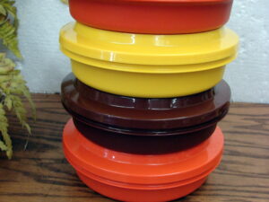 8 pc Vintage Tupperware #1206 and 1207 Luncheon Plate/Lid and Bowl Sets Harvest Colors
