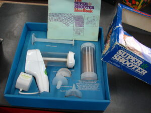Complete Vintage Wear-Ever Super Shooter Electric Spritz Cookie Press Gun Double Barrel