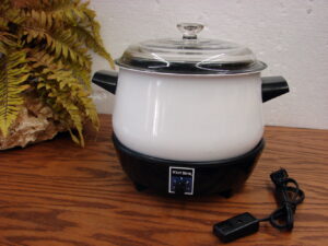 Vintage West Bend Lazy Day All White Slow Cooker Tested Working Glass Lid