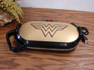 DC Comics Wonder Woman Themed Pancake Baker Non Stick Tested Two at Once