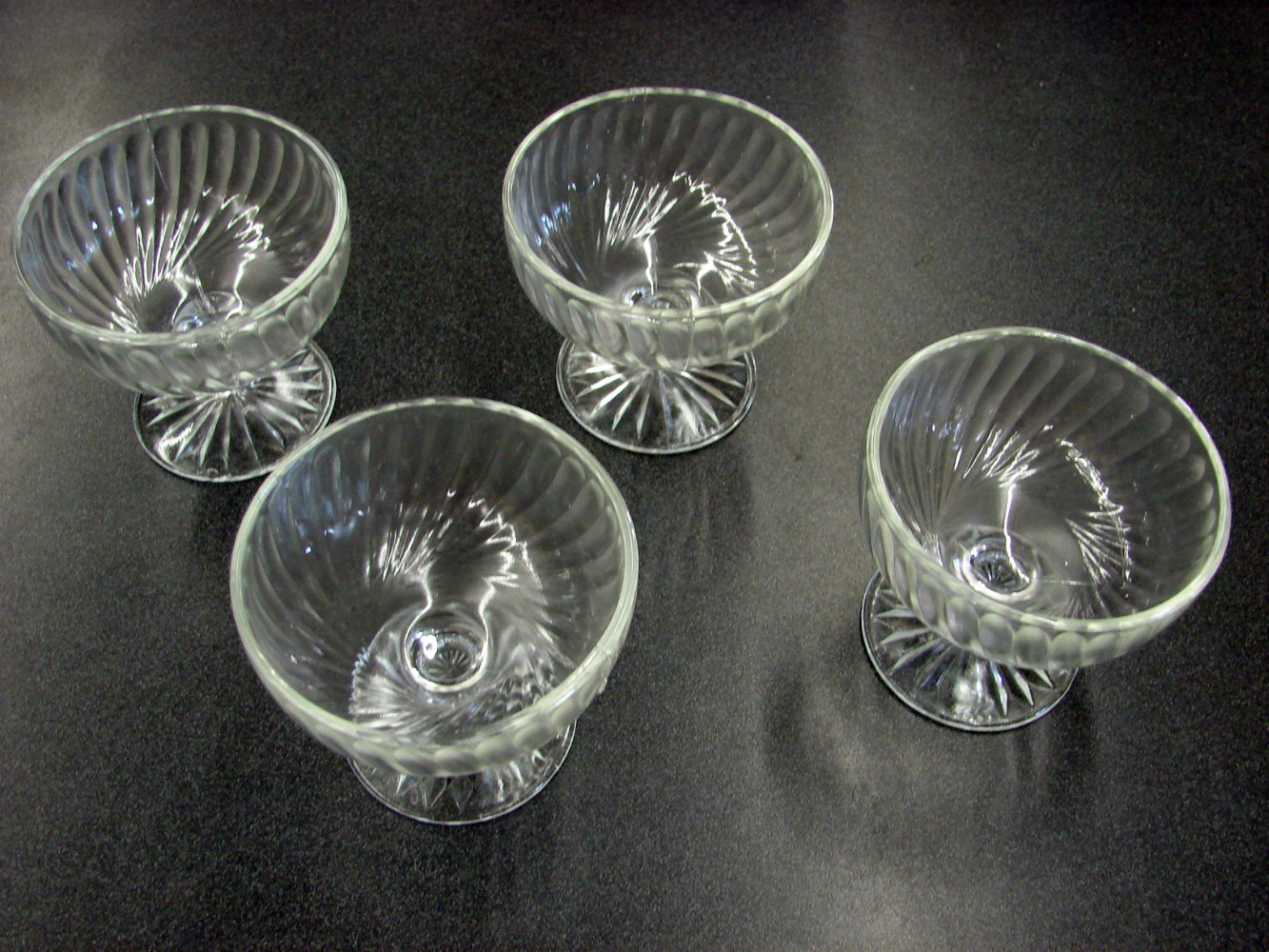 Set/4 Vintage Swirl Pedestal Glass Desert Fruit Sherbet Cups - Image 2