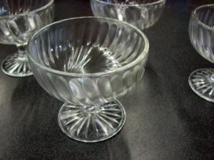 Set/4 Vintage Swirl Pedestal Glass Desert Fruit Sherbet Cups