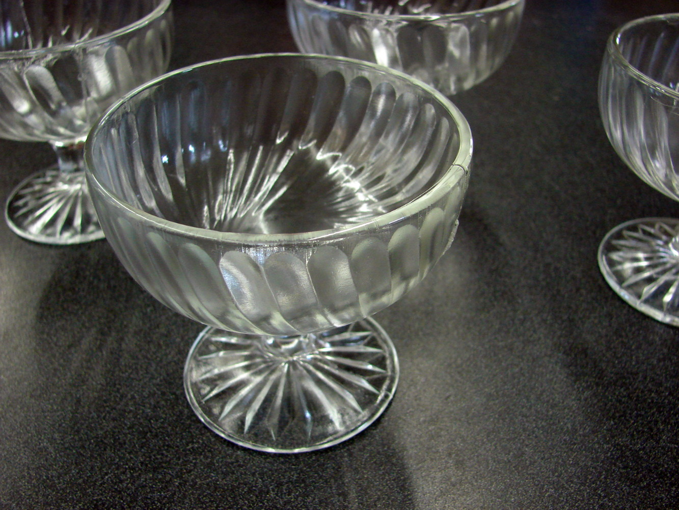 Set/4 Vintage Swirl Pedestal Glass Desert Fruit Sherbet Cups