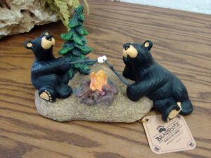 Brand New Big Sky Carvers Bearfoot Bears Jeff Fleming Campfire Memories Figurine
