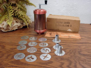 Complete Vintage Mirro #358 Betty Crocker's Cookie Cooky Press in Original Box