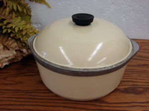 Vintage Club Aluminum Tan Pale Yellow Dutch Oven 6 Quarts