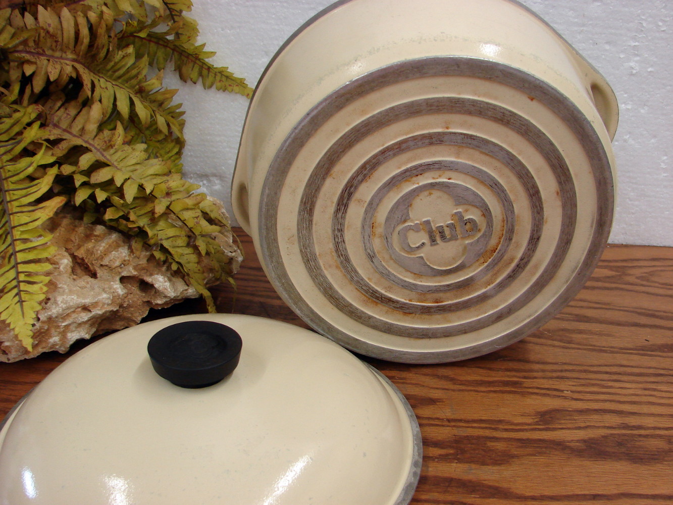 Vintage Club Aluminum Tan Pale Yellow Dutch Oven 6 Quarts - Image 3